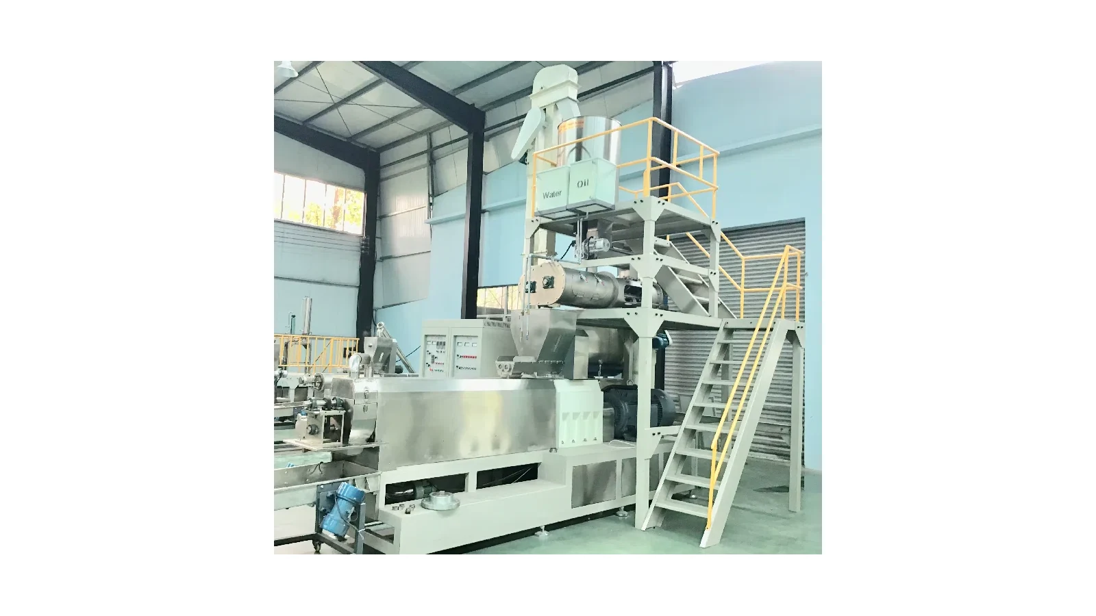 Twin-screw feed extruder section reviewed for formula changeover access
